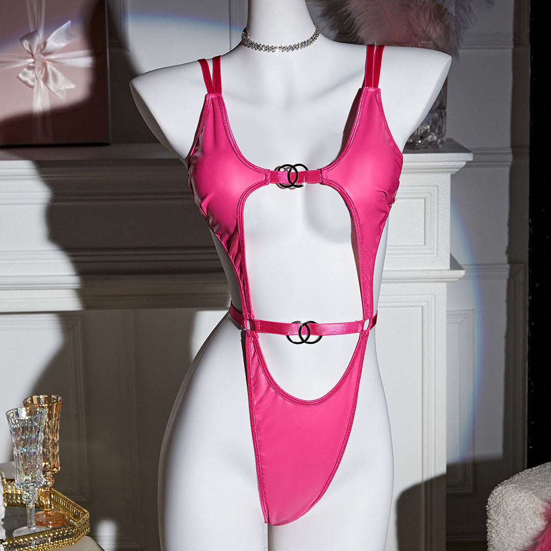 Avelina™ – Playful Cut-Outs. Irresistible Pull.
