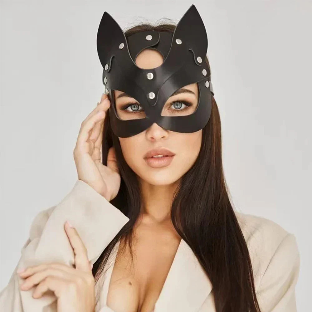 Mia™ – Elegant Vegan Leather Cat Mask